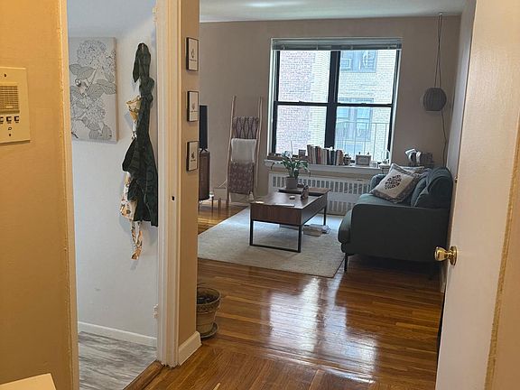 4th image of 208 E 70th St APT 4E