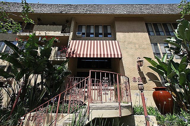 1st image of 837 N West Knoll Dr APT 119