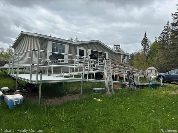 3106 Us Highway 2, Gulliver, MI 49840