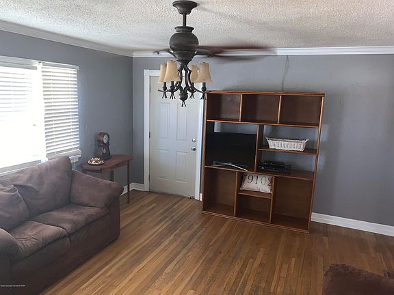 3rd image of 900 S Fannin St