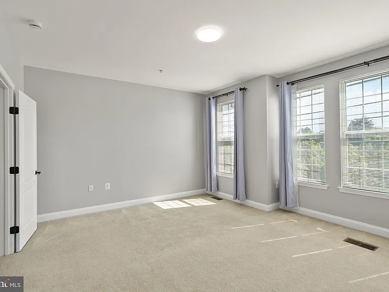 242 N Summit Ave #21 — Photo 29