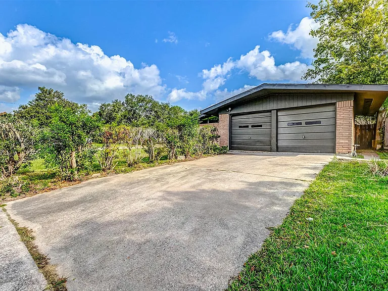 5519 Burlinghall Dr — Photo 2