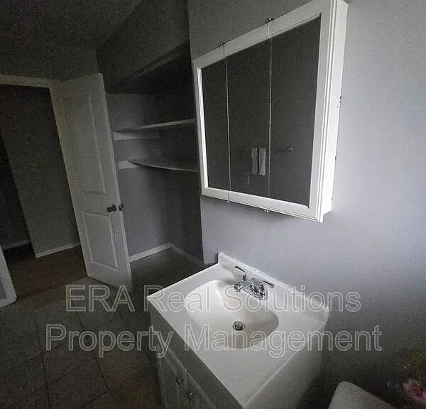 2236 Brentnell Ave — Photo 16