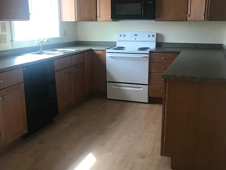 B5 Stonehedge Dr — Photo 7
