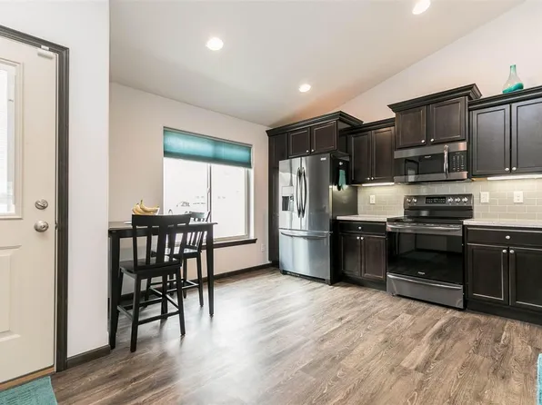 24 Renee Ln, Tiffin, IA 52340