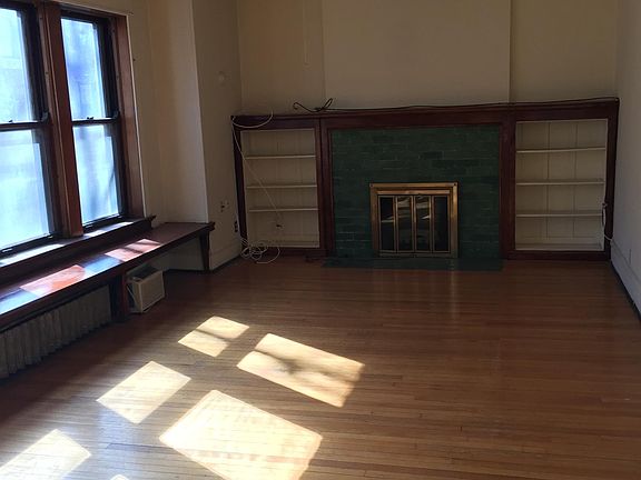 2nd image of 432 W Roslyn Pl #2