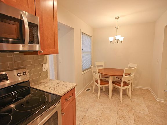 3rd image of 1049 Colony Lake Dr