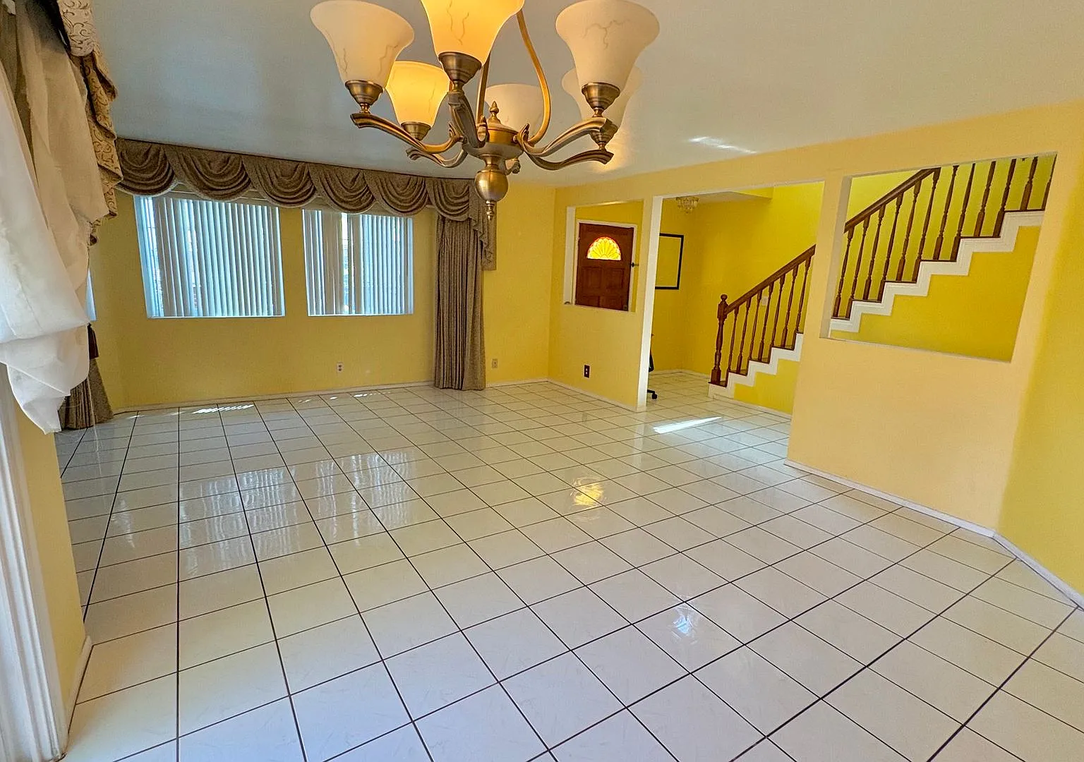 Spacious and bright Hawthorne front house — Photo 4