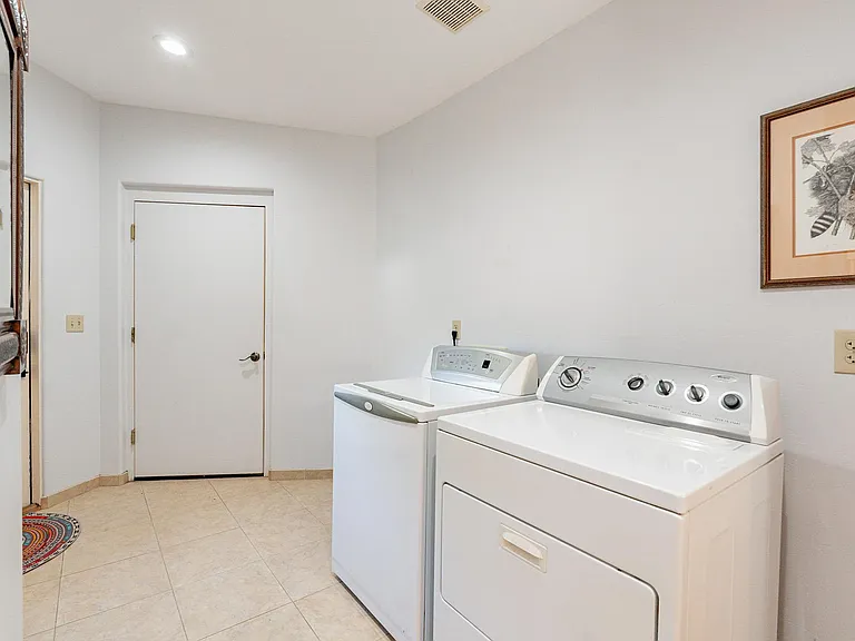 E Montecello Ct — Photo 44