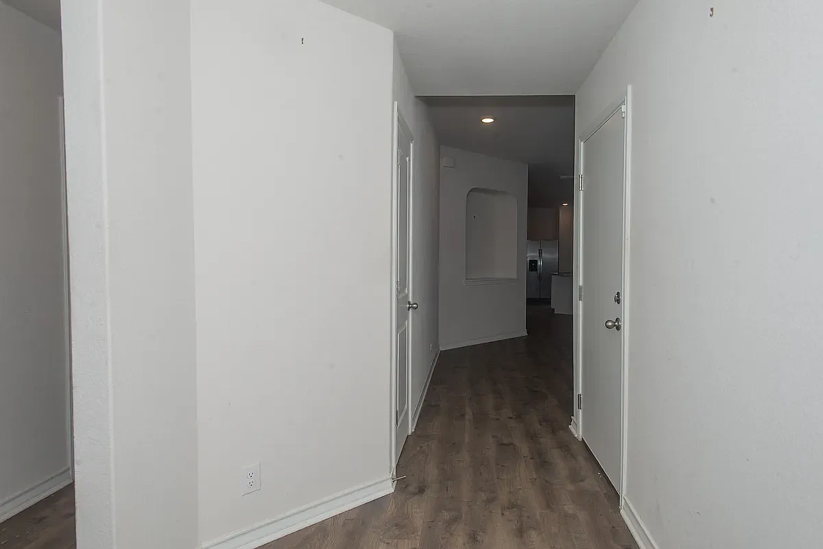 4 bed, 1902 sqft, $2,300 — Photo 3