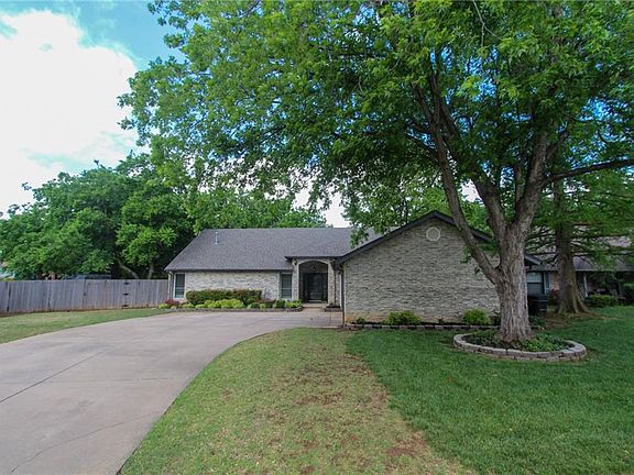 2nd image of 1304 NE 19th Pl