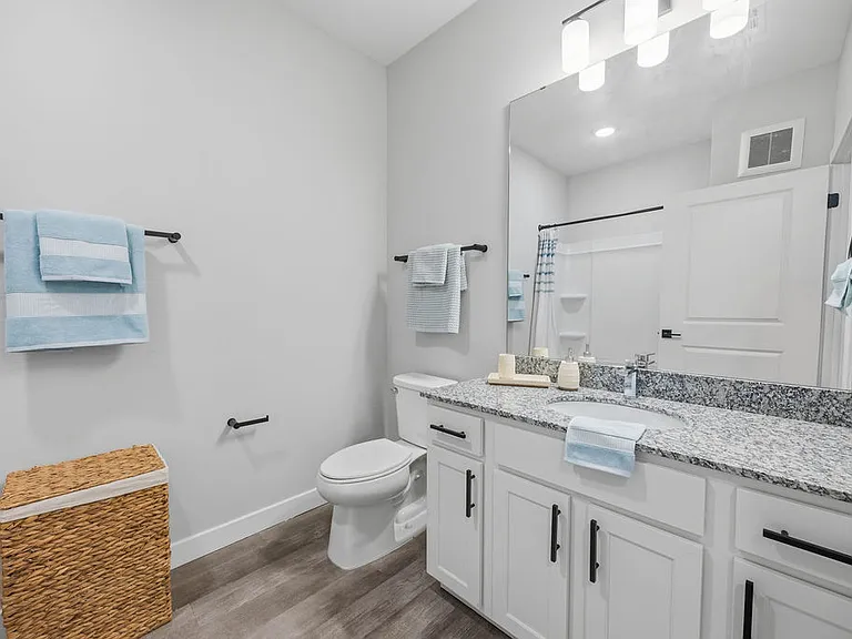 Zephyr Apartments — Photo 19