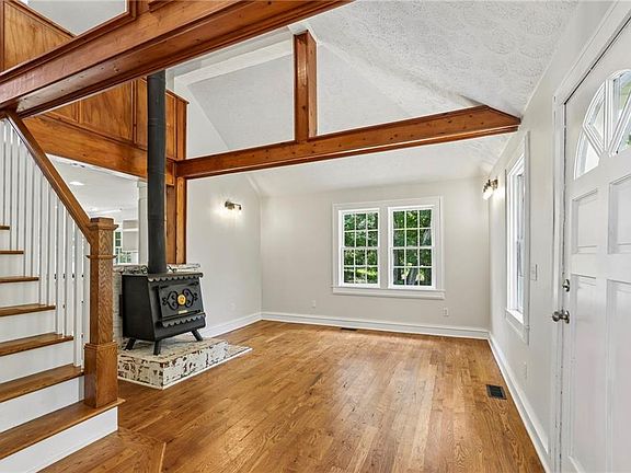 5th image of 363 Burns Ln