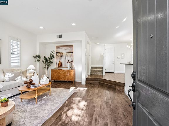 4th image of 15 Hazel Tree Rdg