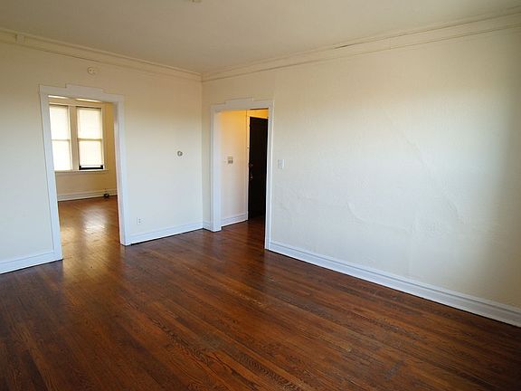 5th image of 2638 N Milwaukee Ave #4