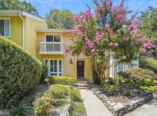 2036 Chadds Ford Dr, Reston, VA 20191