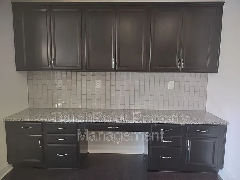 906 Acorn Way — Photo 5