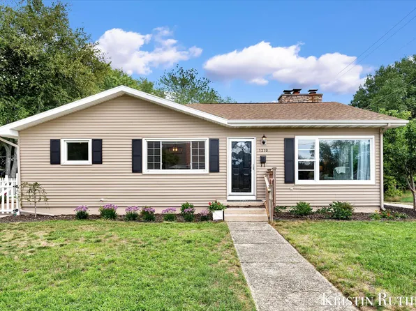 1210 Hillcrest St, Grand Haven, MI 49417