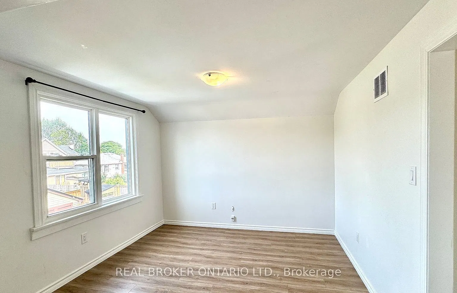 2 bed, $1,600 — Photo 2