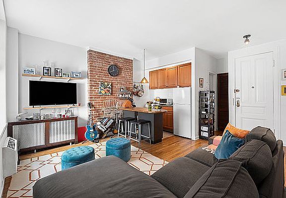 3rd image of 155 W 95th St APT 5