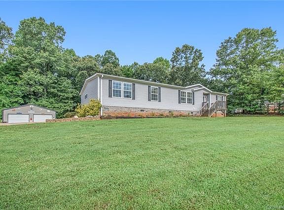 4th image of 225 Village Point Dr