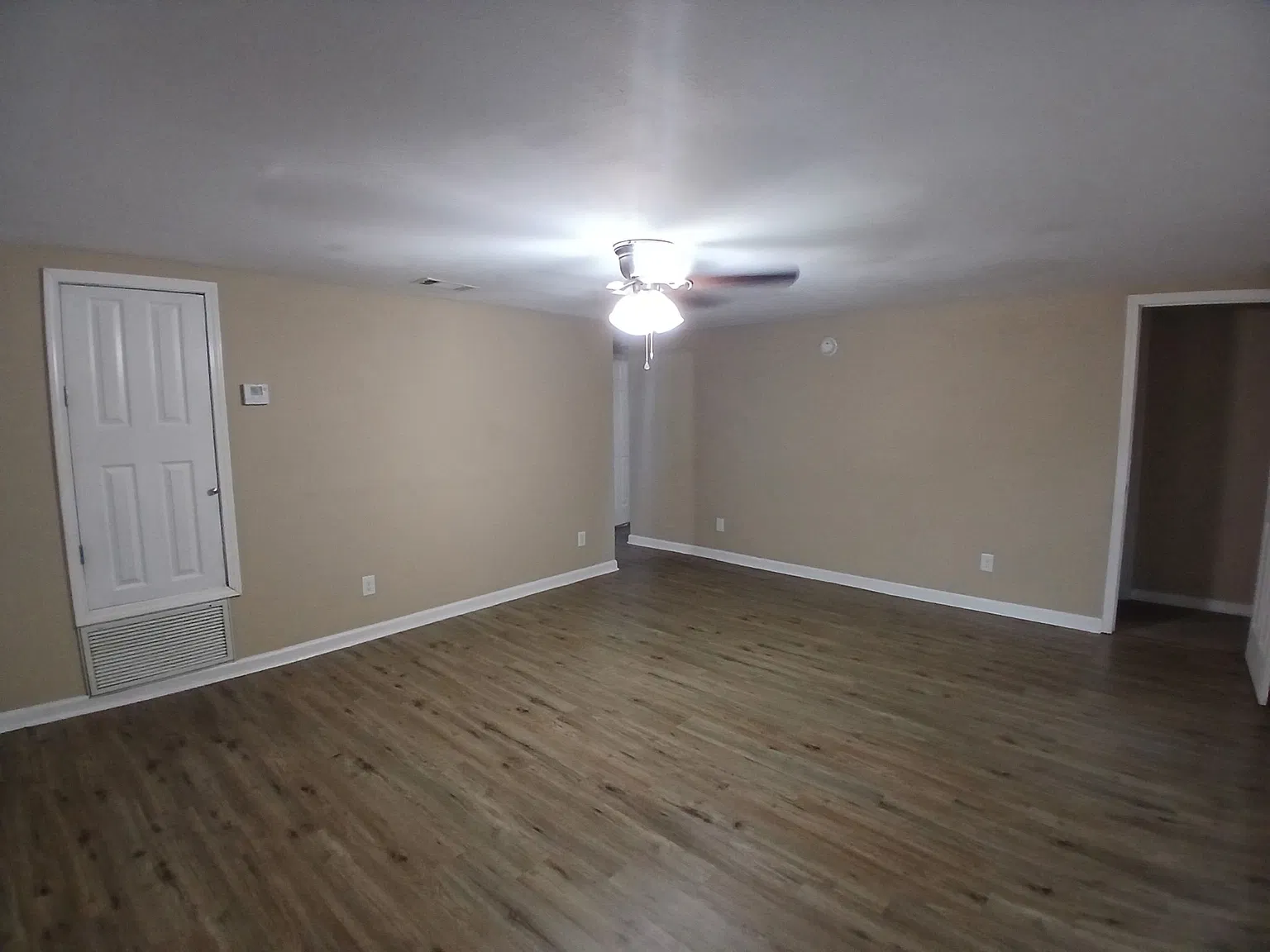 3 bed, 1046 sqft, $1,300 — Photo 2