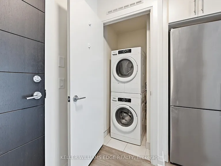 212 King William St E #418 — Photo 22