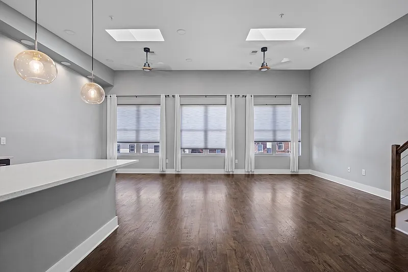 3 bed, 2.0 bath, 1600 sqft, $4,775 — Photo 3