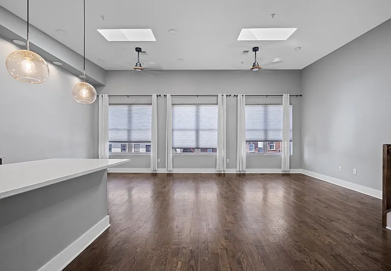 50 Laidlaw Ave #3 — Photo 2