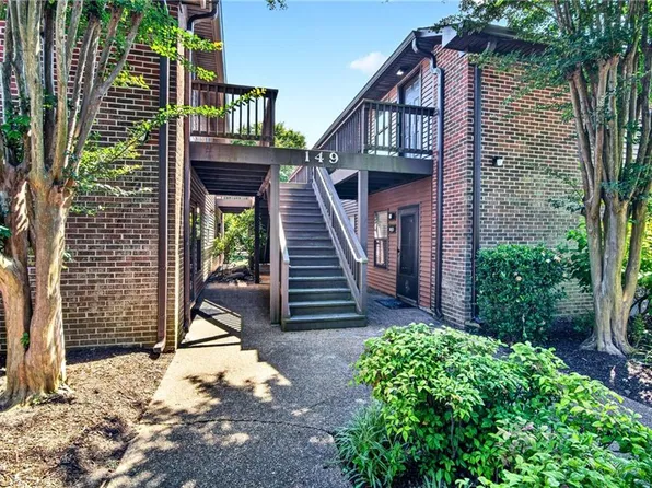 149 Windsor Castle Dr APT E, Newport News, VA 23608