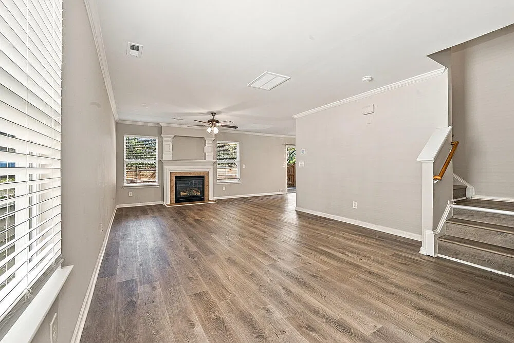 3 bed, 2.5 bath, 1969 sqft, $2,205 — Photo 4