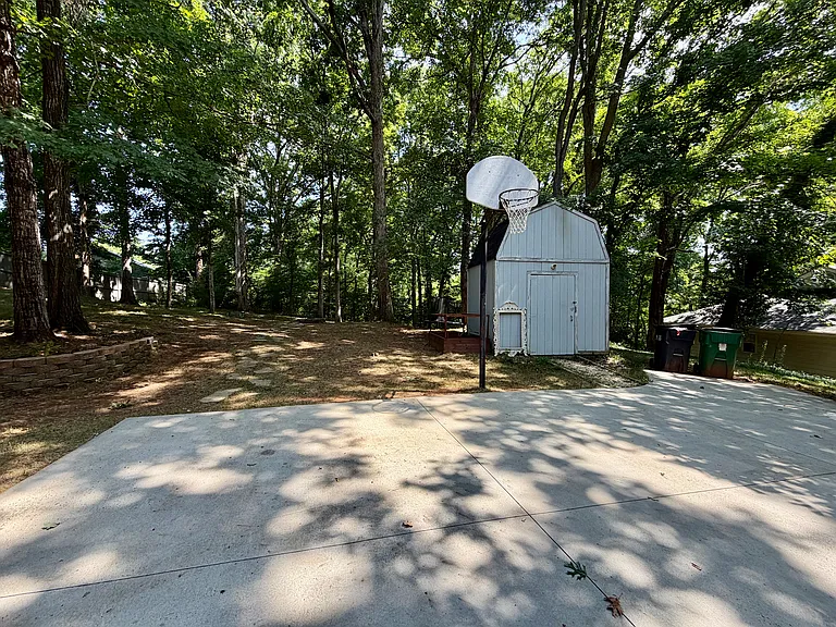 11809 Lansbury Ct — Photo 29