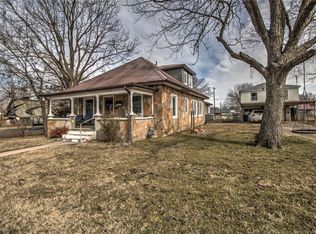 515 S Pine St, Nowata, OK 74048