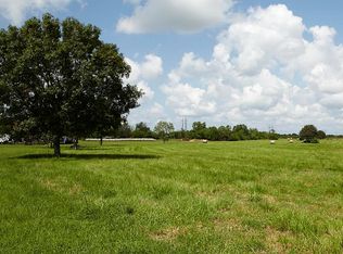 1327 Columbus Rd, Sealy, TX 77474