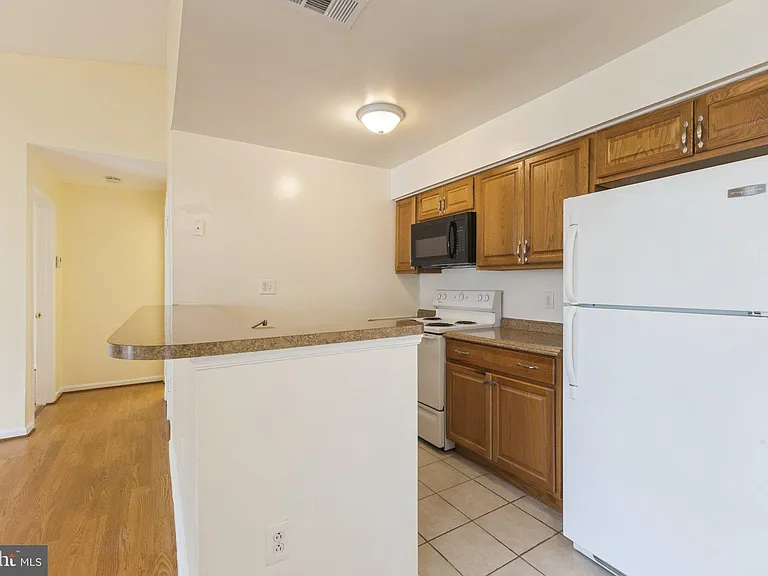 8633 Beekman Pl #C — Photo 4