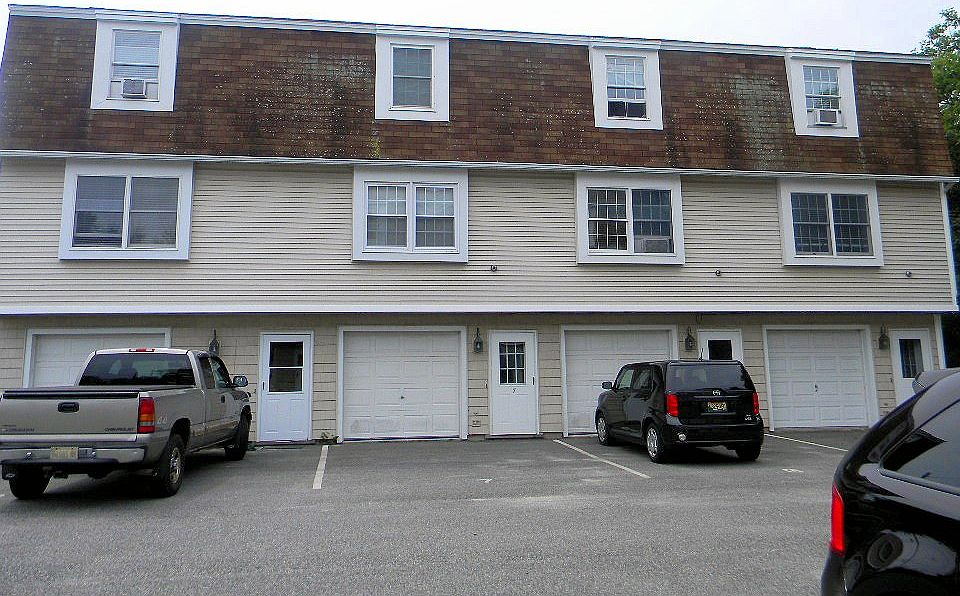 1st image of 152 E Grand Ave