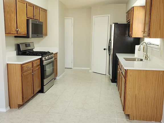 5th image of 8440 Fern Bluff Ave