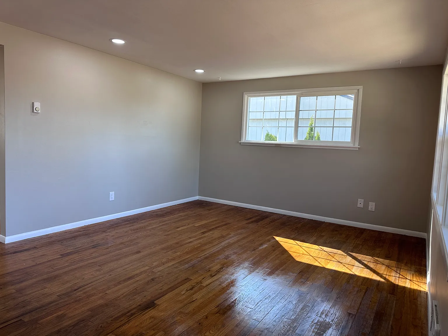 3 bed, 1300 sqft, $2,975 — Photo 3
