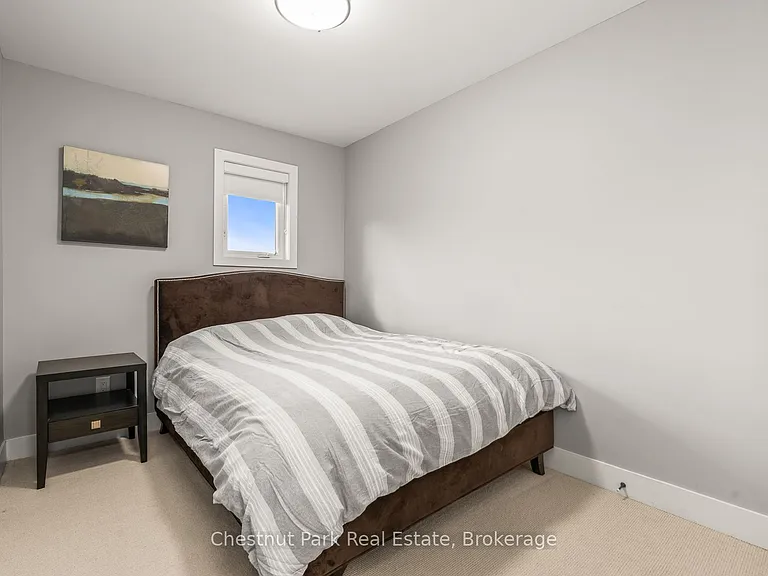 65 Rockmount Cres — Photo 25