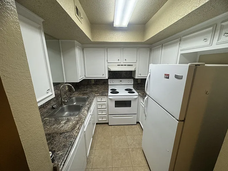 8601 Memphis Dr #28 — Photo 6