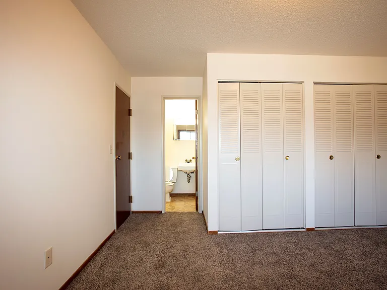 Brittany Apartments — Photo 10