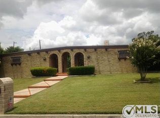 121 Cotillion Dr, Castle Hills, TX 78213