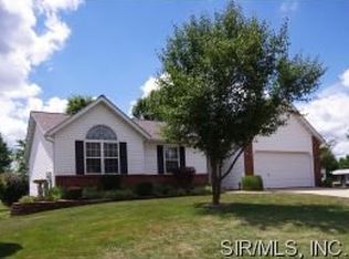 2309 Holiday Ln, Maryville, IL