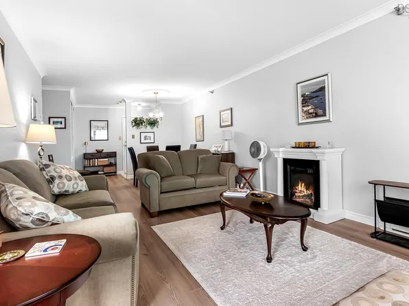 93 Kearney Lake Rd #308, Halifax, NS B3M 4E7