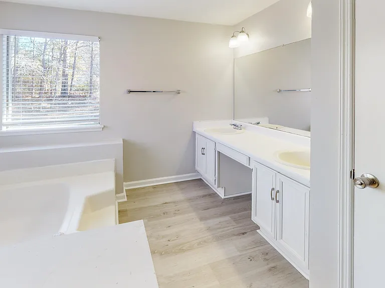 410 Lake Dylan Ct — Photo 6