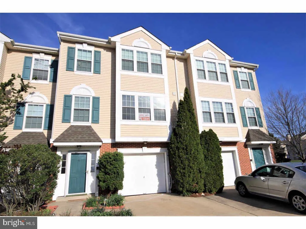 3302 Carriage Ct S photo 1