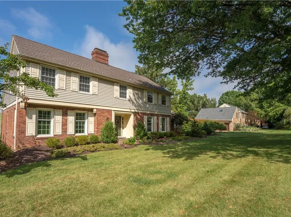 2137 Hycroft Dr, Pittsburgh, PA 15241