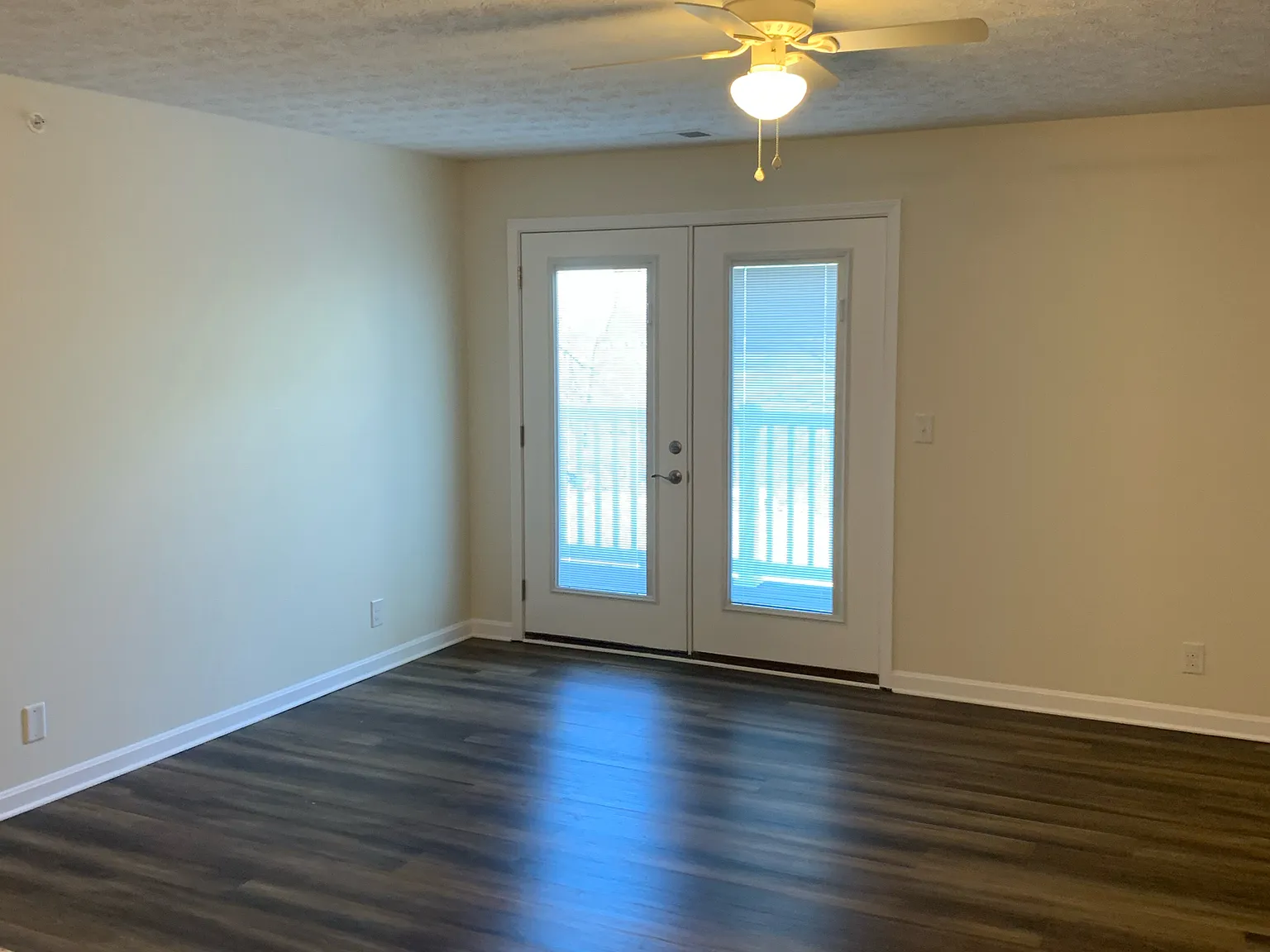Creekside Crossing Apartments - 9617-207 — Photo 2