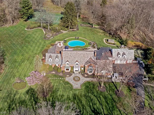 3215 Crabtree Ln, Hunting Valley, OH 44022