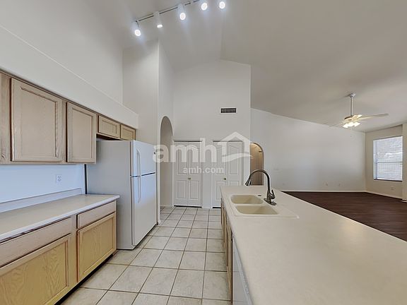 4th image of 13381 W Wilshire Dr